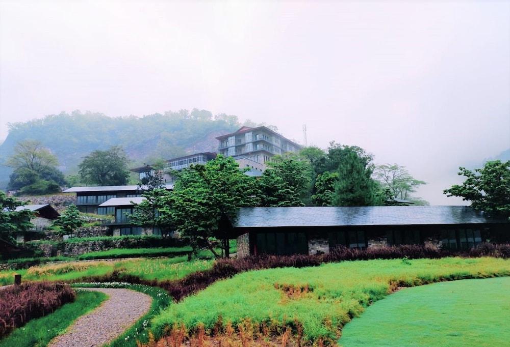 Taj Rishikesh Resort And Spa Dehradun Exterior foto